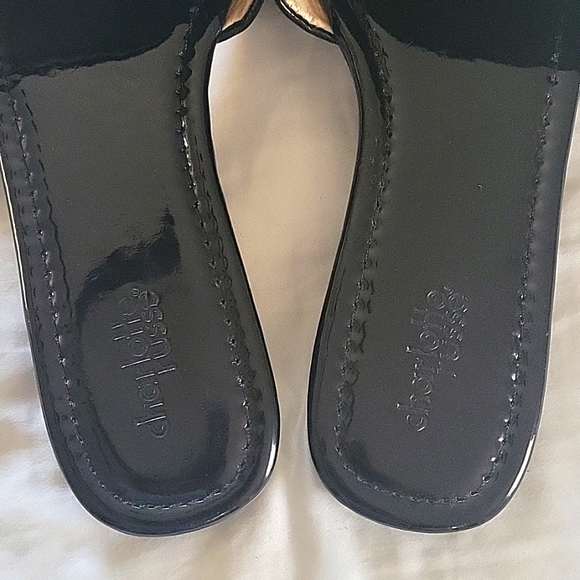 Black patent leather square toed flats, EUC🎉🎊 - Picture 6 of 7